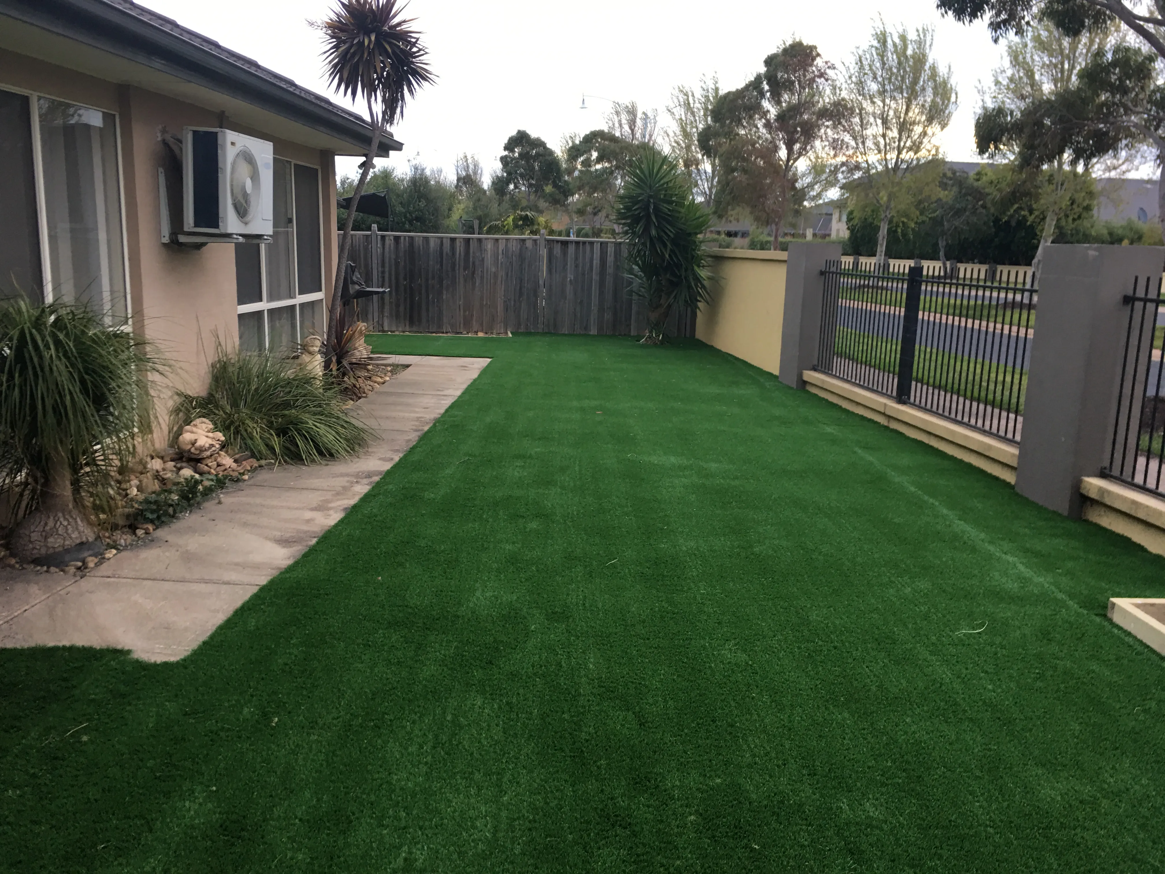 Spacious & Tidy Australian Yard with Synthetic Turf